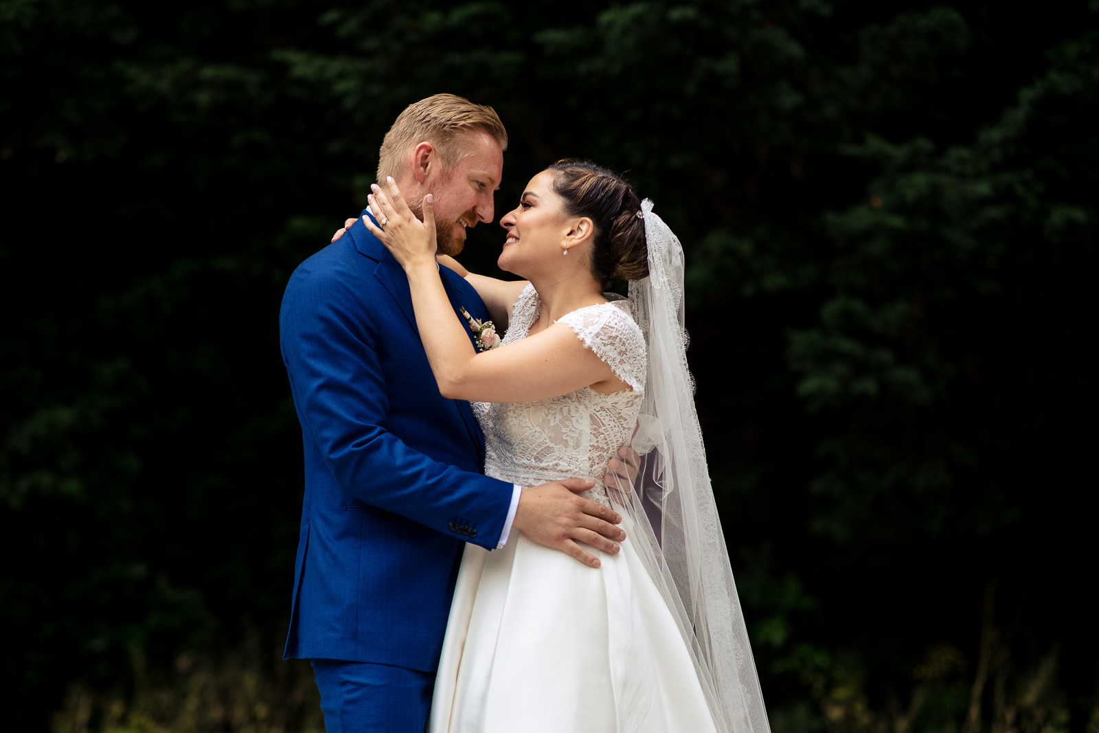 Fotoshoot bruidspaar door trouwfotograaf Den Haag