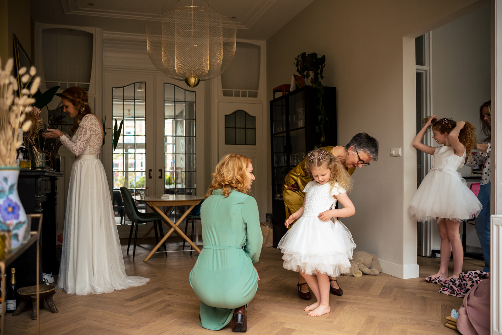 Trouwfotograaf Den Haag voorbereiding bruid en bruidsmeisjes