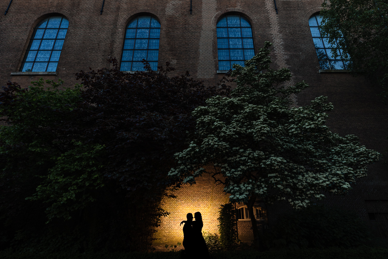 Creatieve avond foto bij het Spaansche Hof met bruidspaar Trouwfotograaf Spaansche Hof Den Haag