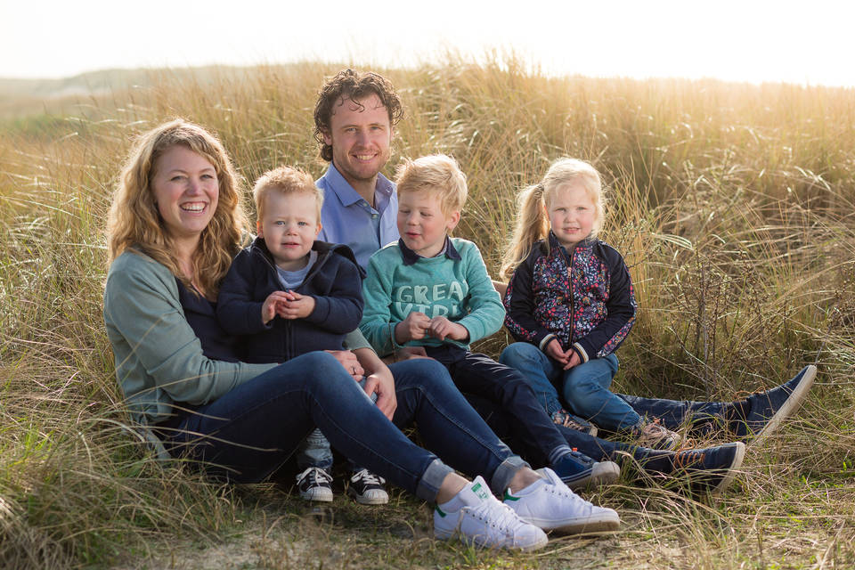 Familie fotoshoot op het strand | Portret Fotograaf Den haag Paco van Leeuwen