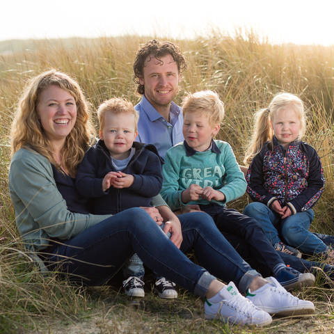 Familie fotoshoot op het strand | Portret Fotograaf Den haag Paco van Leeuwen