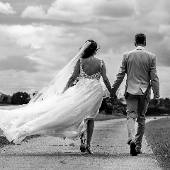 Intieme tuinbruiloft in Friesland | Gerrit & Chantal’s boho festival wedding