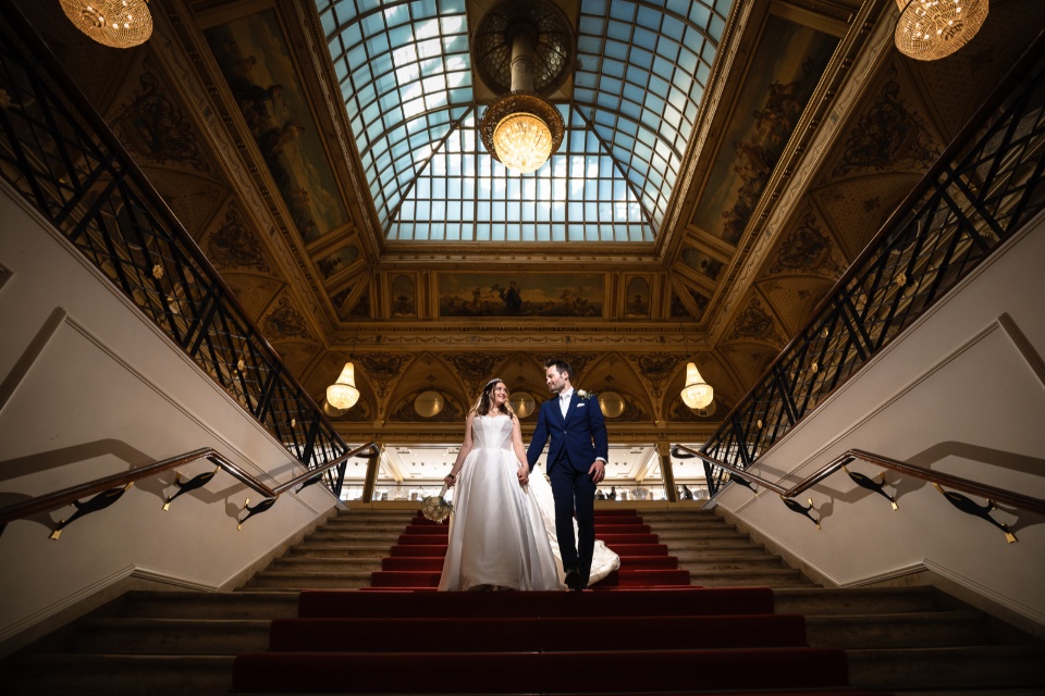 Een Klassieke Romantische Bruiloft bij het Kurhaus in Scheveningen – Thirsa & Taco