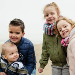 Familie fotoshoot kleinkinderen op Strand Scheveningen | Portret fotograaf Den Haag Paco van Leeuwen