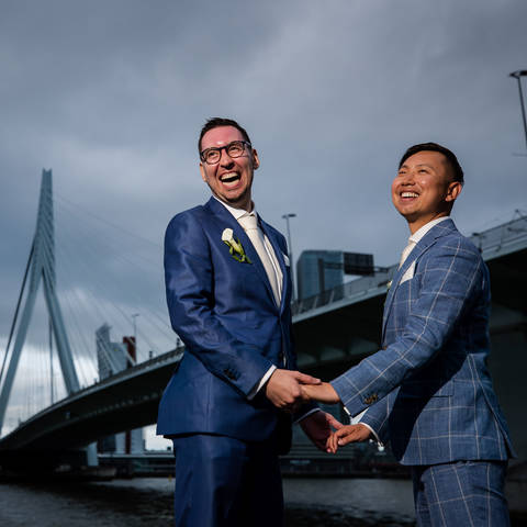 Trouwfotograaf homohuwelijk aan de Maas in Rotterdam | France en Tom