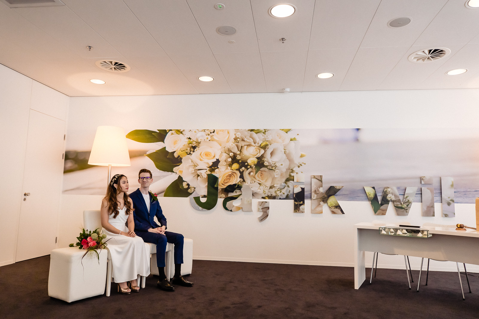 Bruidspaar in trouwzaal Nieuwegein