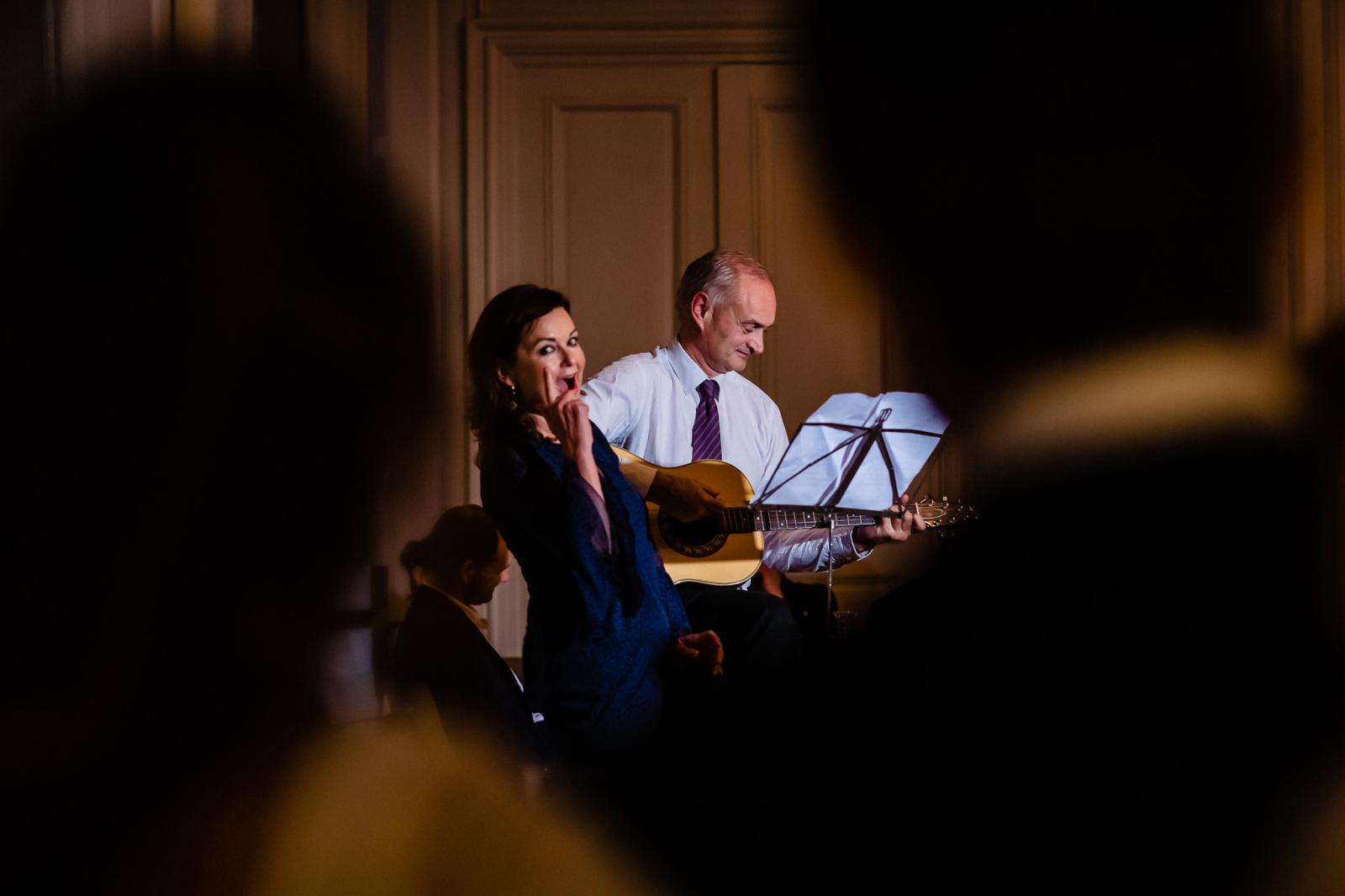 wedding speeches in het spaansche hof door trouwfotograaf den haag