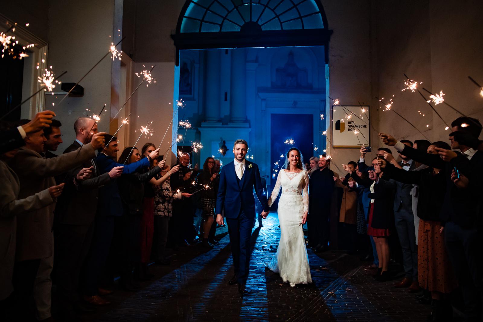 Sterrentjes exit bij het spaansche hof door trouwfotograaf den haag