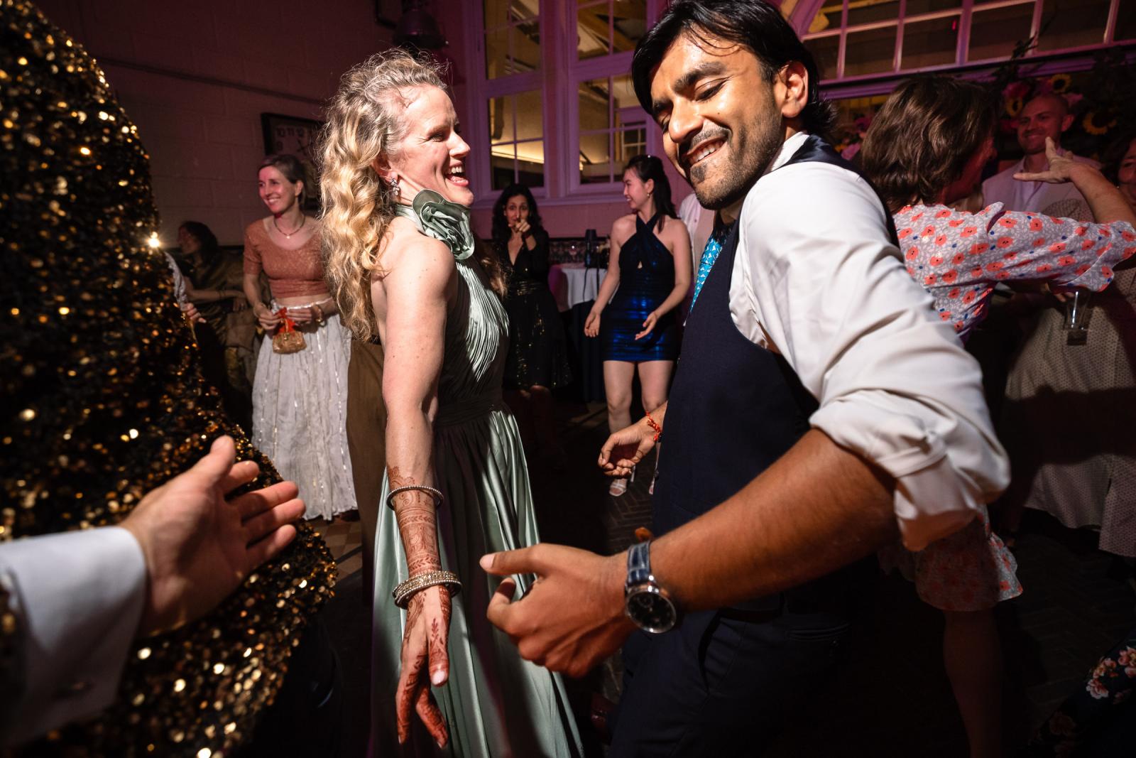 Multicultureel trouwfeest met dans en muziek in exclusieve trouwlocatie Duin en Kruidberg