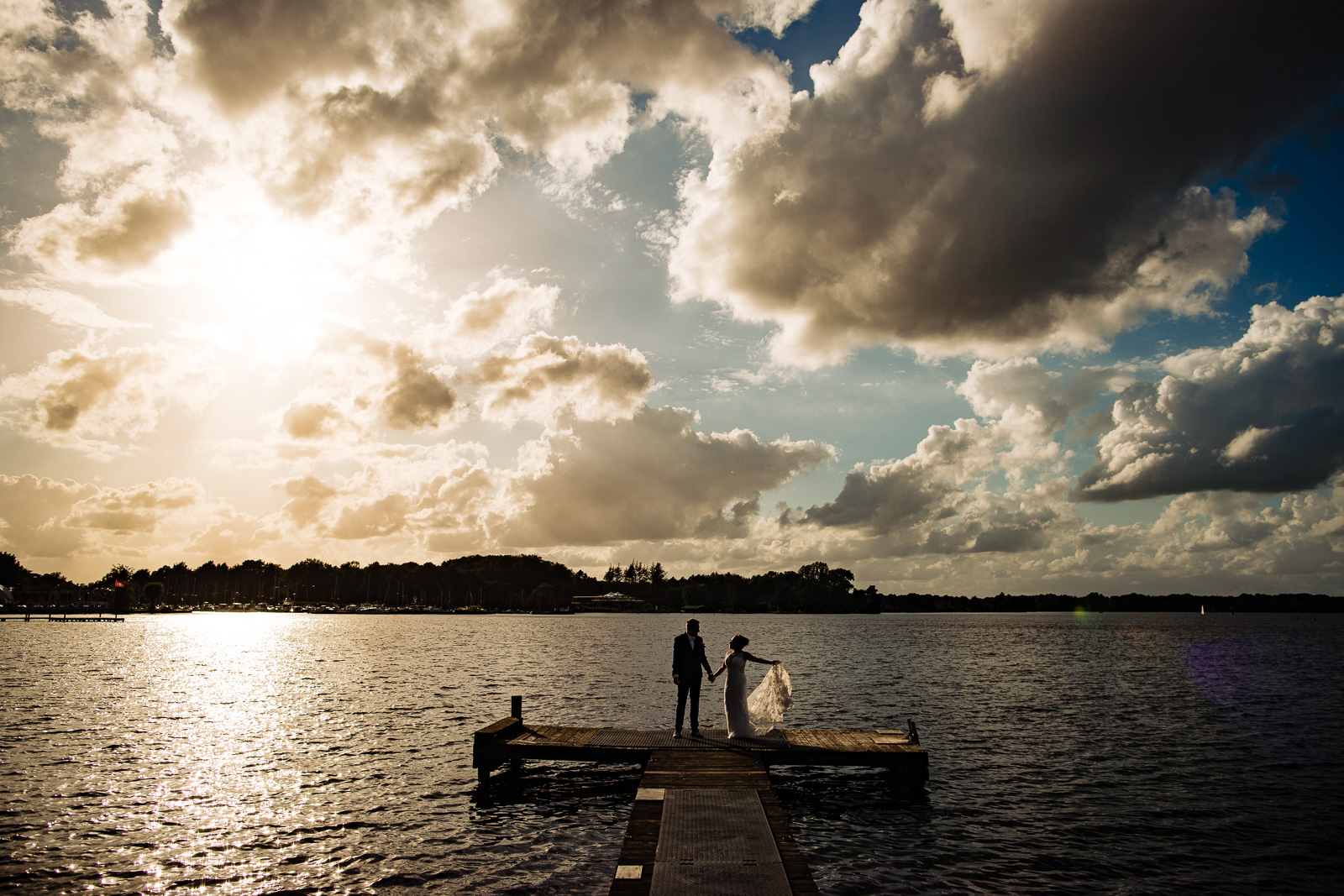 zonsondergang fotoshoot bruidspaar Groningen