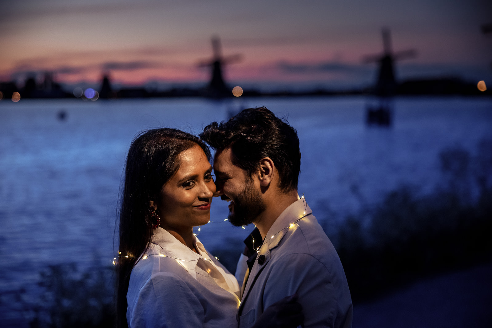 Zonsondergang Loveshoot Zaanse Schans Windmolens Trouwfotograaf Amsterdam Paco van Leeuwen