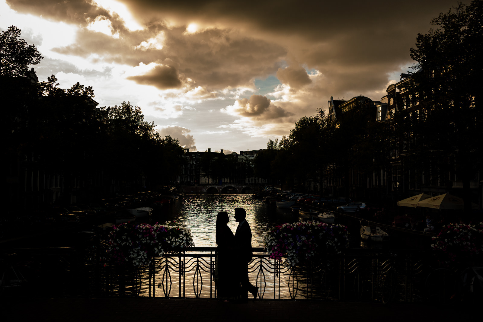 Zonsondergang loveshoot in Amsterdam Trouwfotograaf Amsterdam Paco van Leeuwen