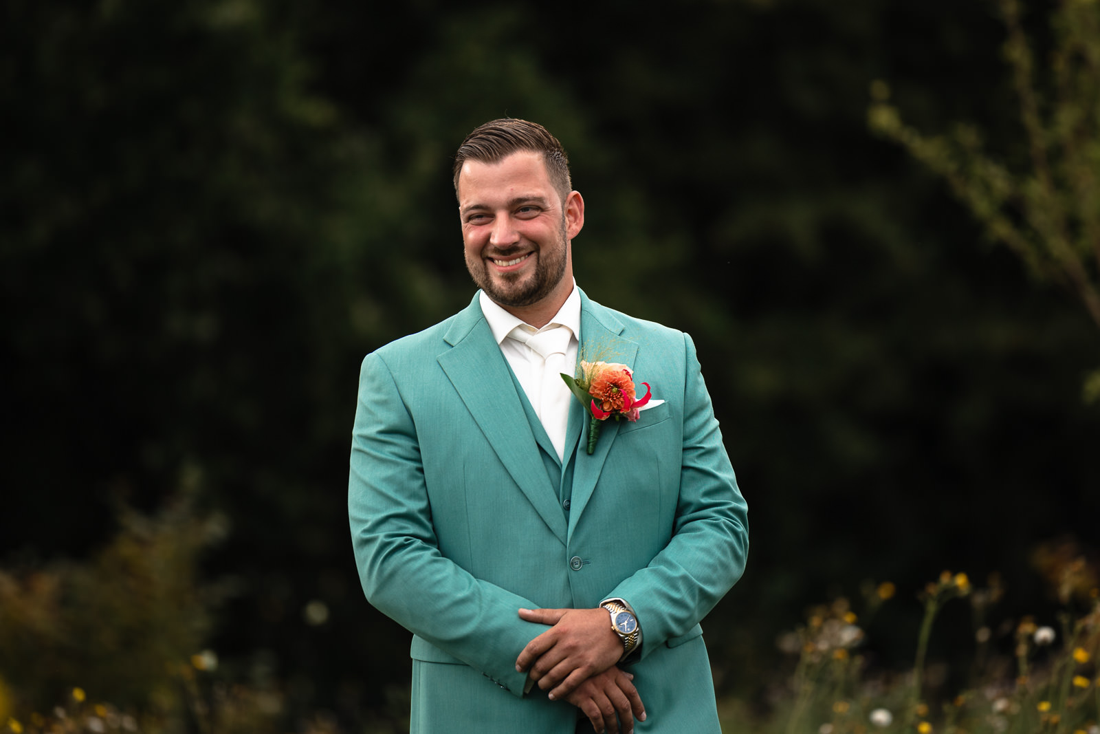 Eerste blik van bruidegom tijdens firstlook door Trouwfotograaf Almere