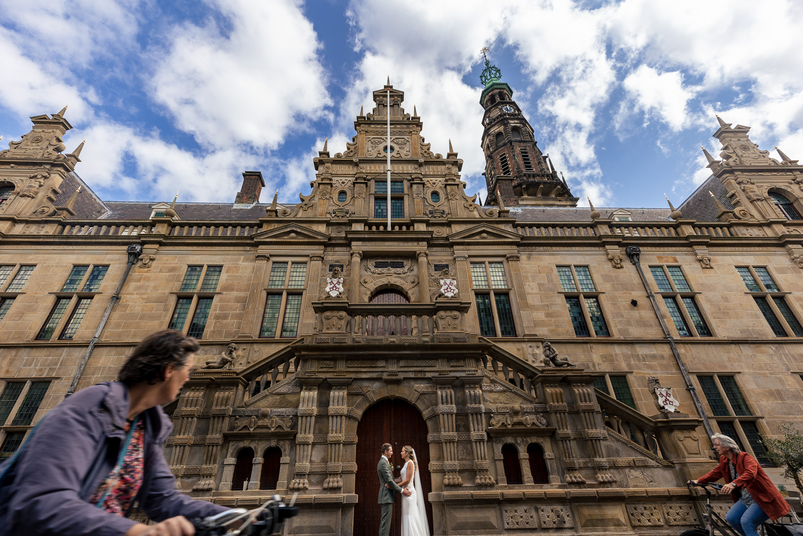 Trouwfotograaf Leiden Stadhuis Fotoshoot bruidspaar