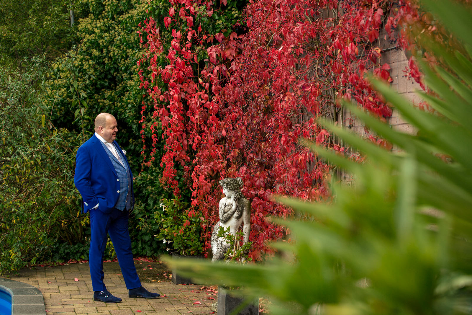 Trouwfotograaf Roosendaal bruidegom wacht op bruid voor first look