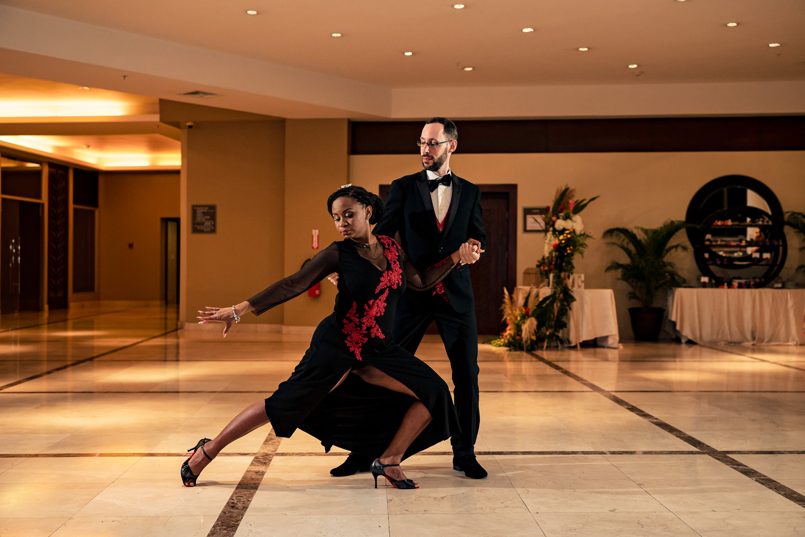 Destination wedding photographer Panama Opening dance bride and groom