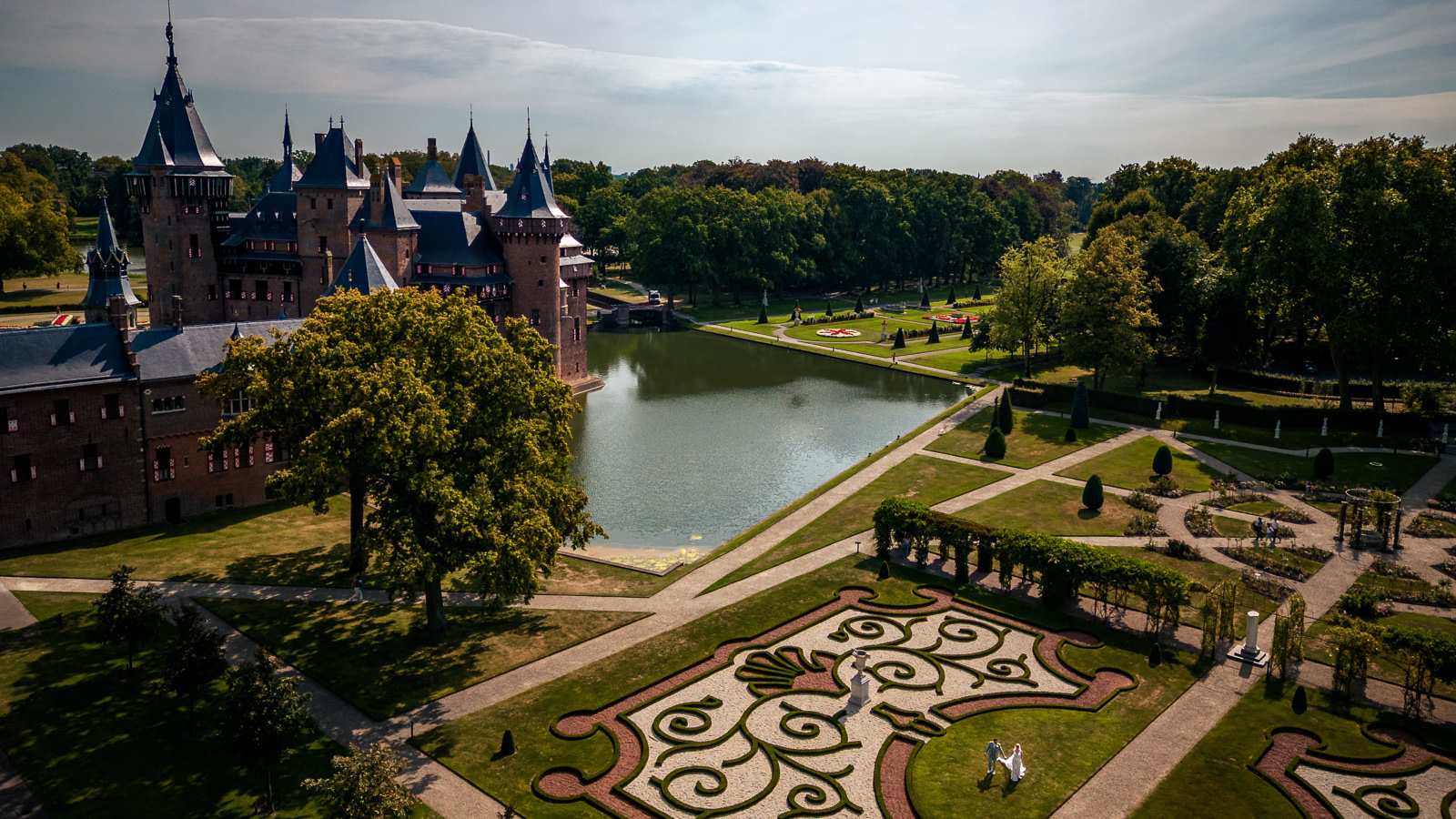 Trouwfotograaf Kasteel de Haar drone shot met kasteel