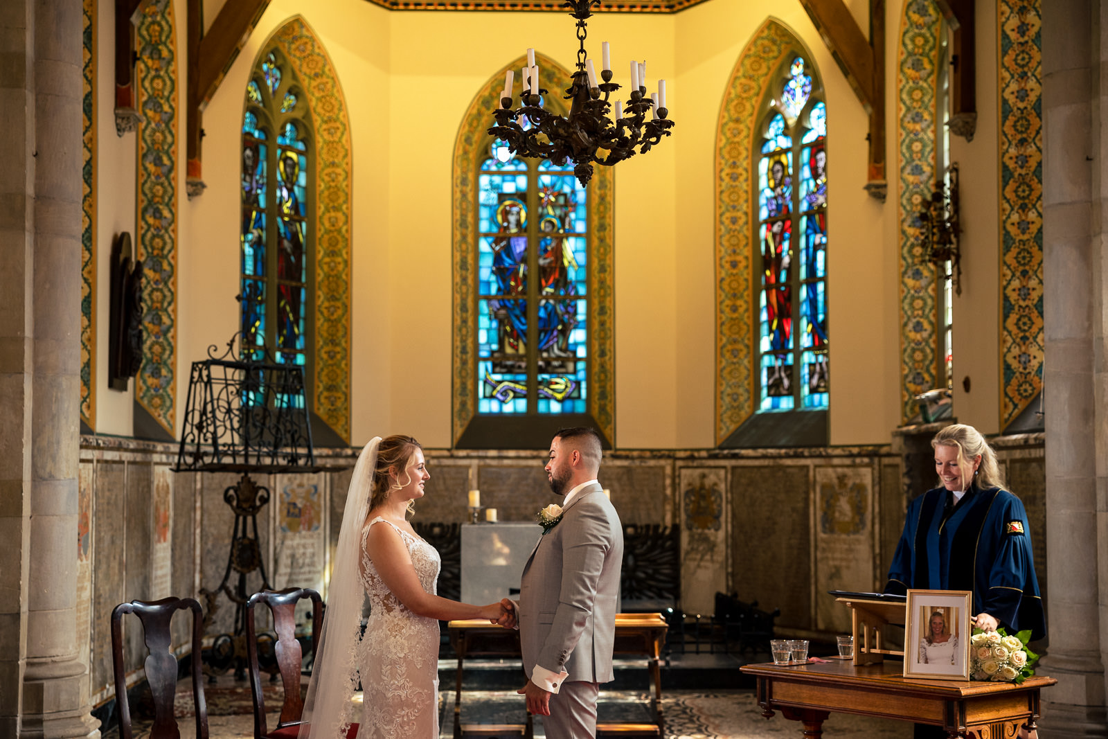 Trouwfotograaf Kasteel de Haar bruidspaar doet geloften aan elkaar