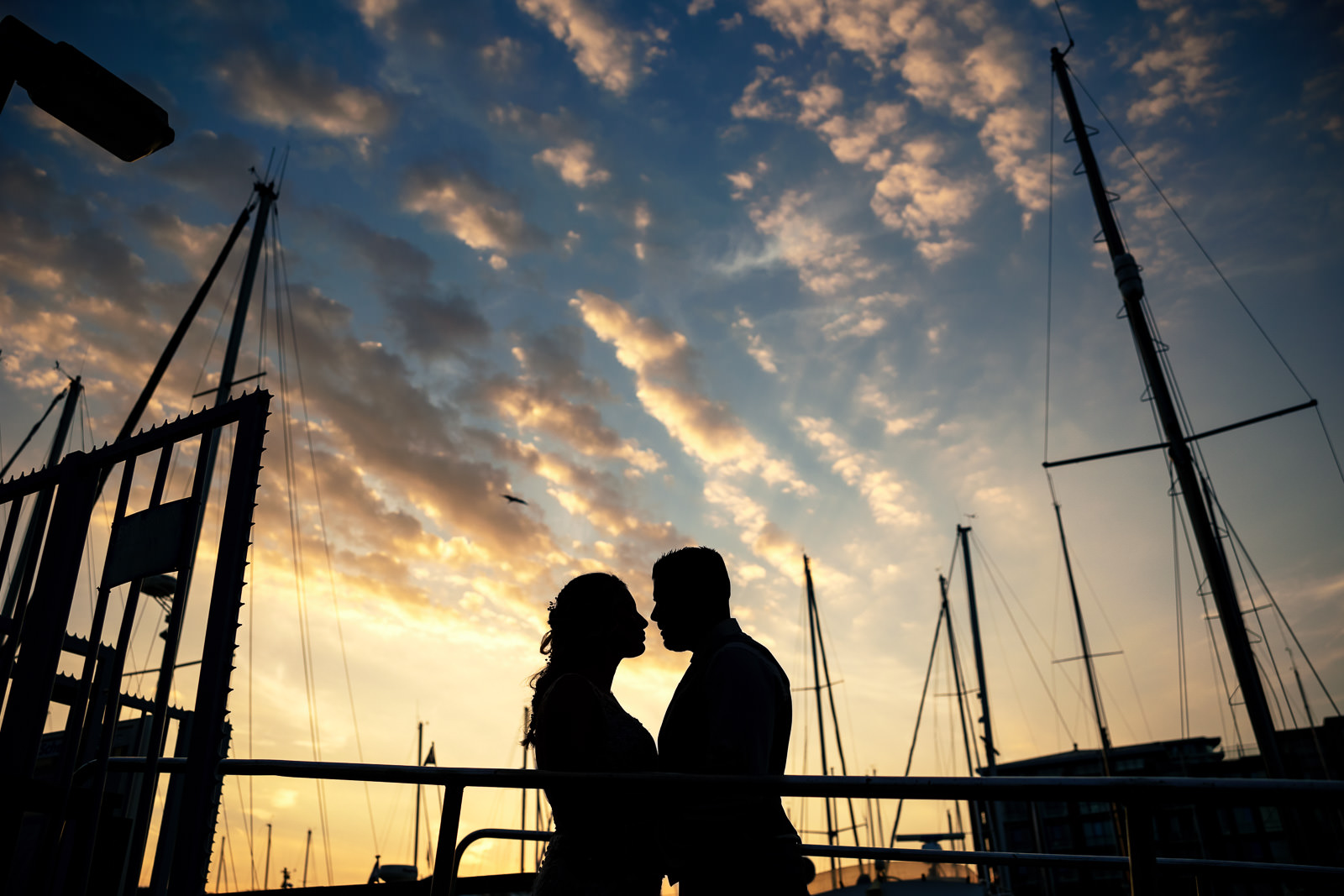 Trouwfotograaf Kasteel de Haar zonsondergang met wolken in Scheveningen