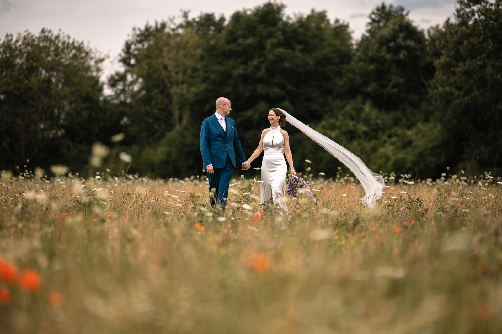 Foto sessie bruidspaar bij Destination Wedding La Carriere Ardennen Belgie 