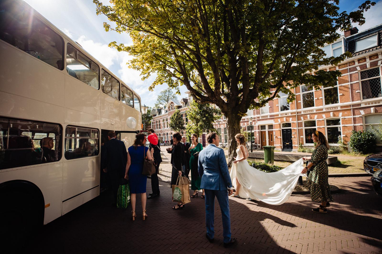 Naar trouwceremonie in Den Haag