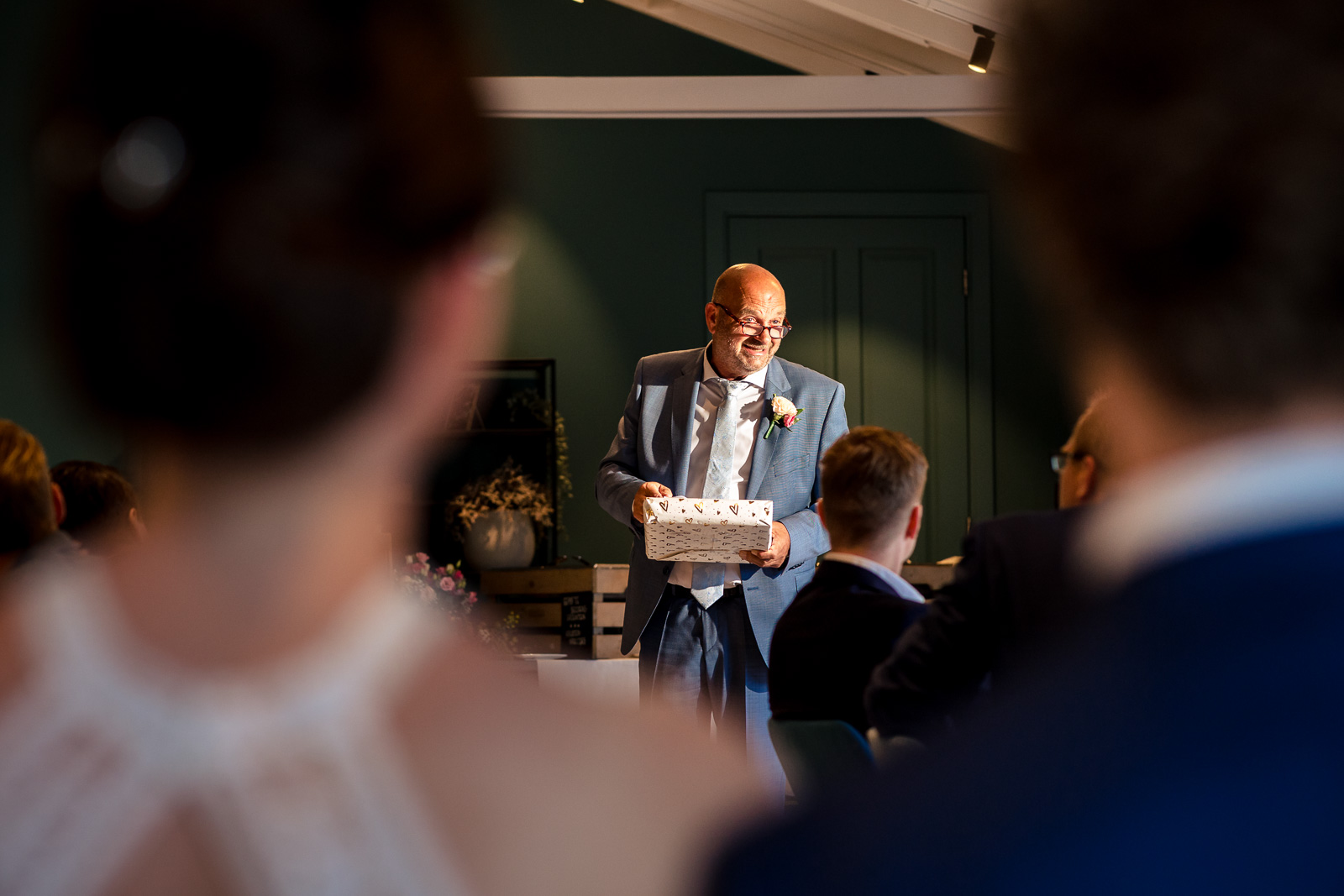 Diner speech van vader tijdens bruiloft Trouwfotograaf Buitenplaats Kameryck in Kamerik