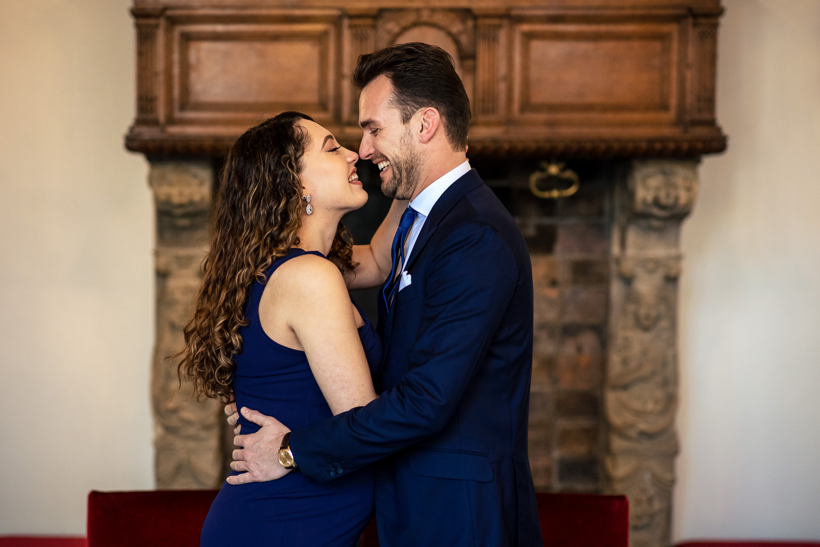 Trouwfotograaf Voorburg Ceremonie first kiss