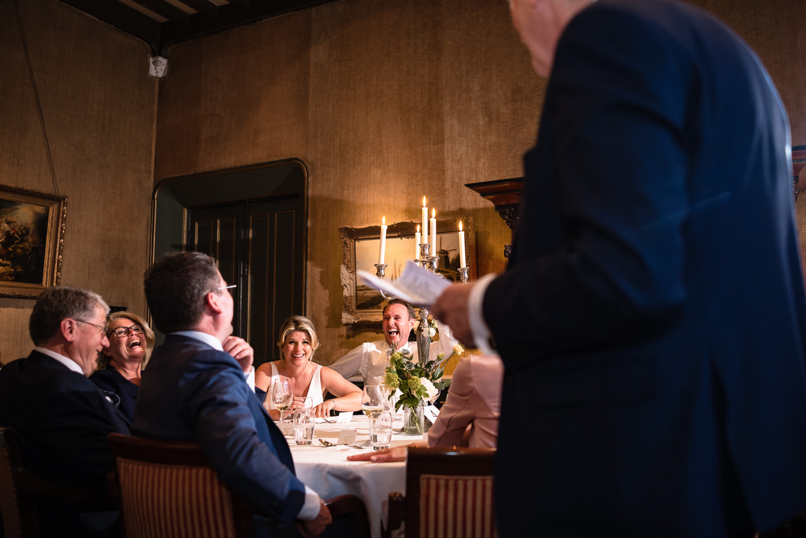 speech moment van vader tijdens kasteel huwelijks diner Trouwfotograaf Den Haag