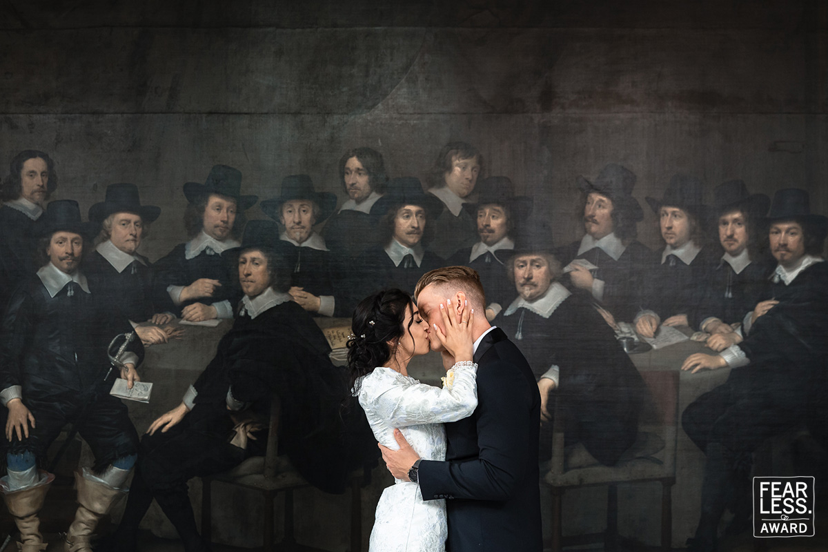 Tijdloos en artistiek trouwportret op een historische trouwlocatie – award-winning trouwfotograaf Nederland