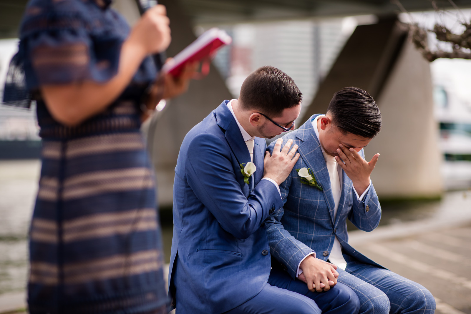 Emotionele Trouwceremonie homohuwelijk bij cafe Prachtig aan de Maas in Rotterdam