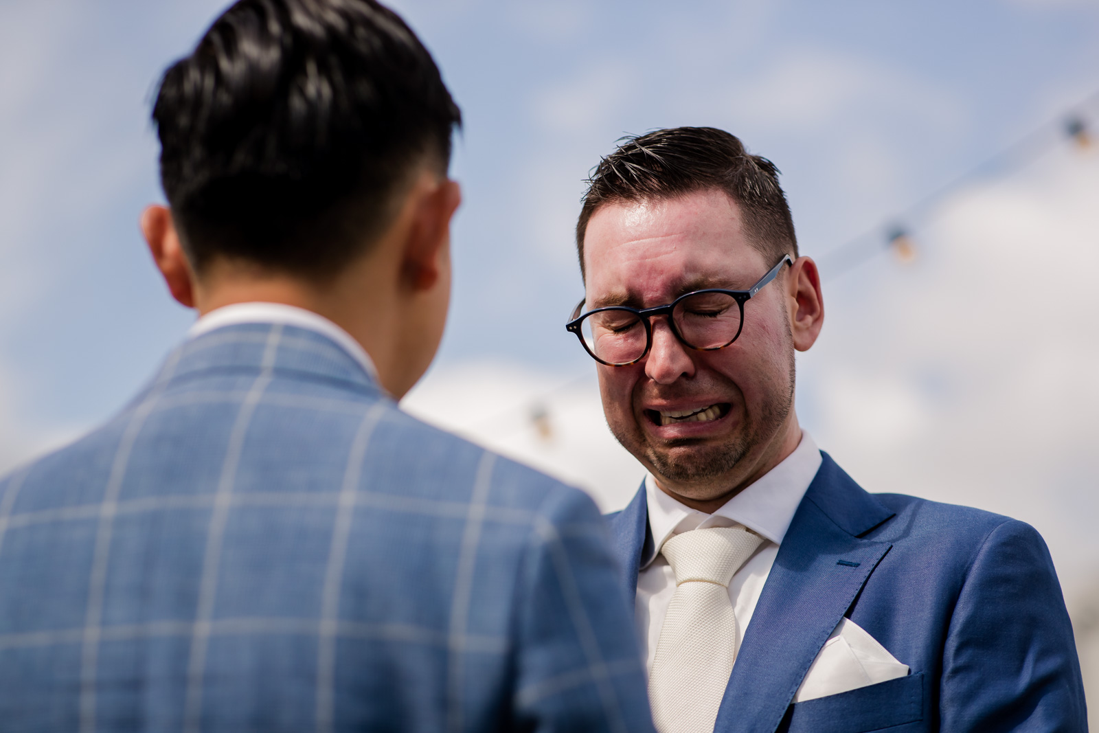 Emotionele geloften Trouwceremonie homohuwelijk bij cafe Prachtig aan de Maas in Rotterdam