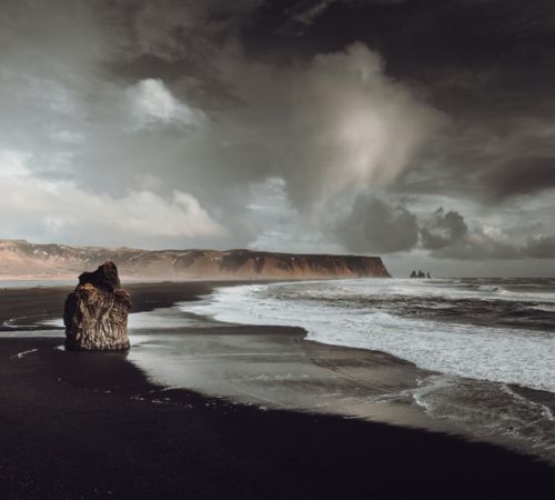 Ijsland After wedding shoot black sand beach vik