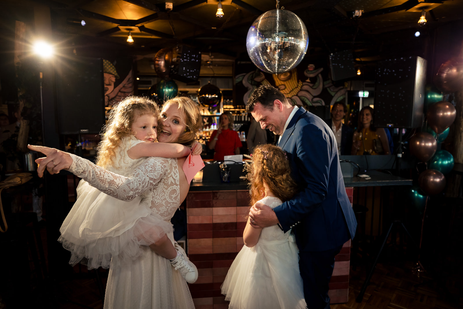 first dance bruidspaar met het hele gezin bij Bleyenberg Den Haag