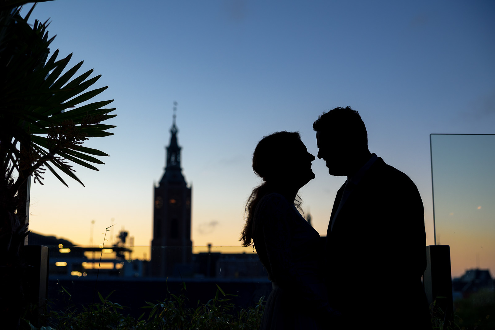 Bruidspaar sunset shoot Den Haag Skyline
