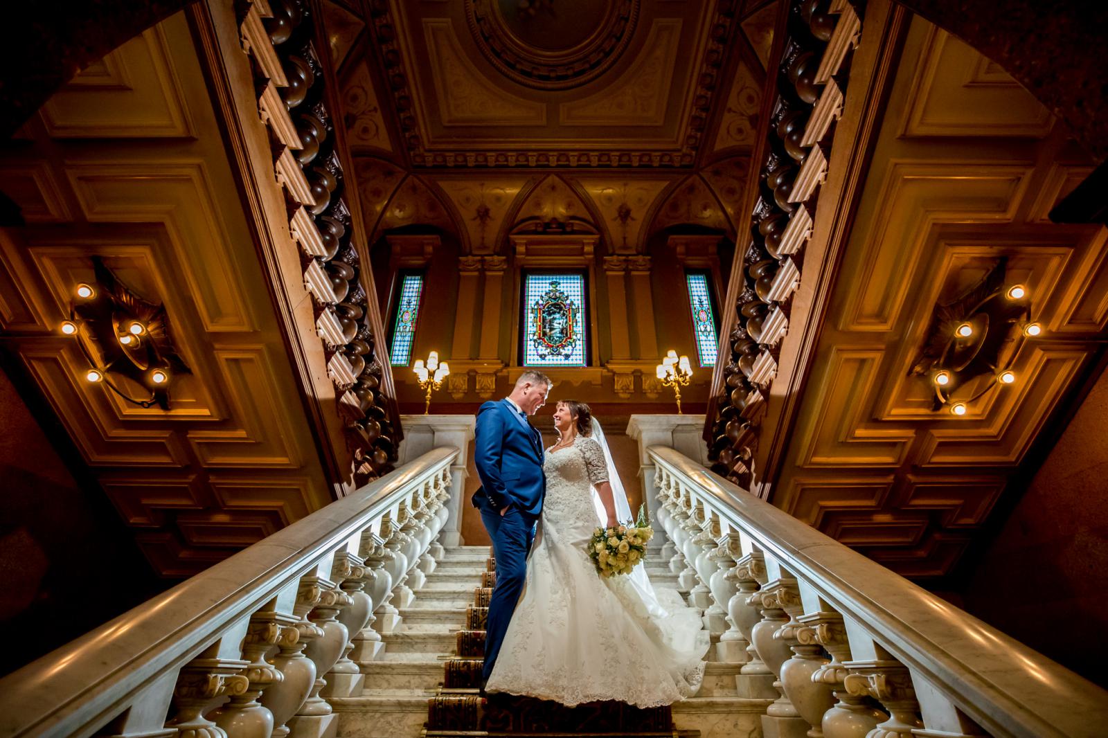 Internationale Award winning fotoshoot met bruidspaar bij kasteel oud wassenaar