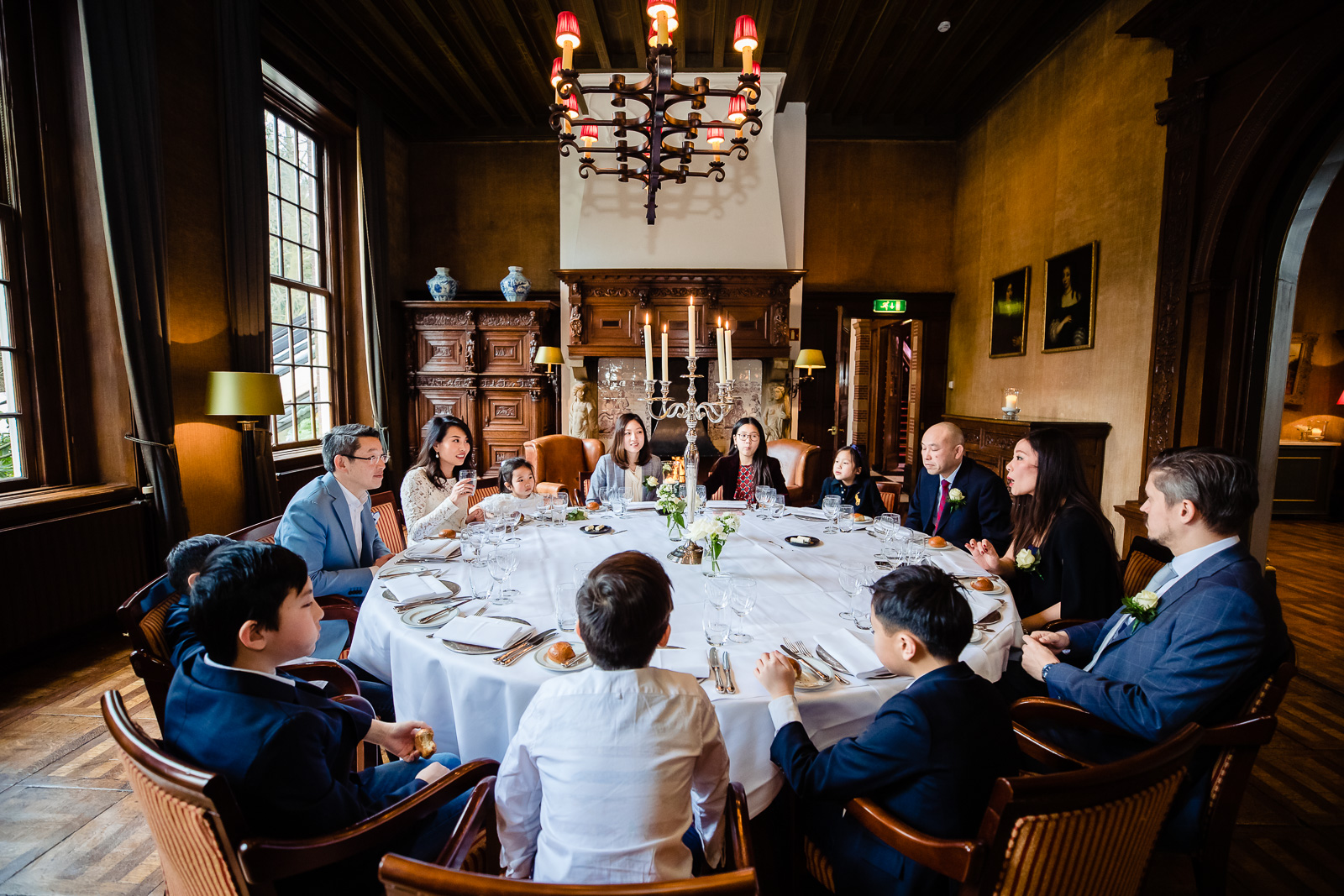 Trouwfotograaf Chinese bruiloft lunch in een kasteel
