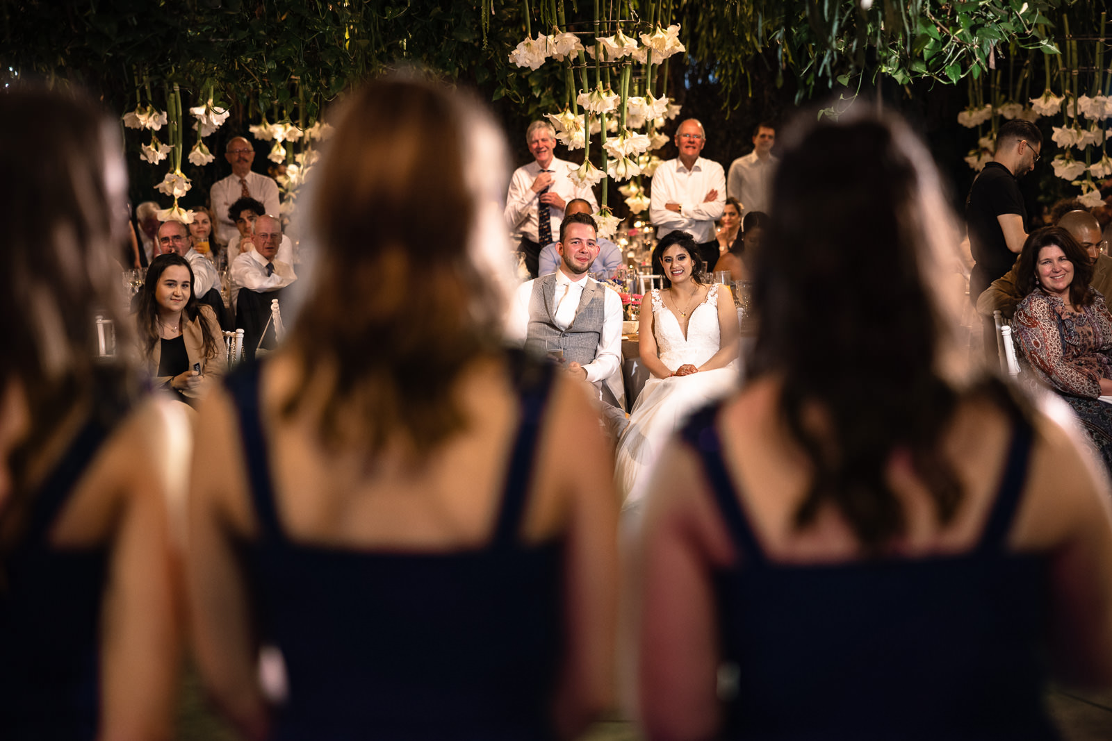 Speech moment zusjes van de bruidegom trouwfotograaf Arendshoeve Aalsmeer