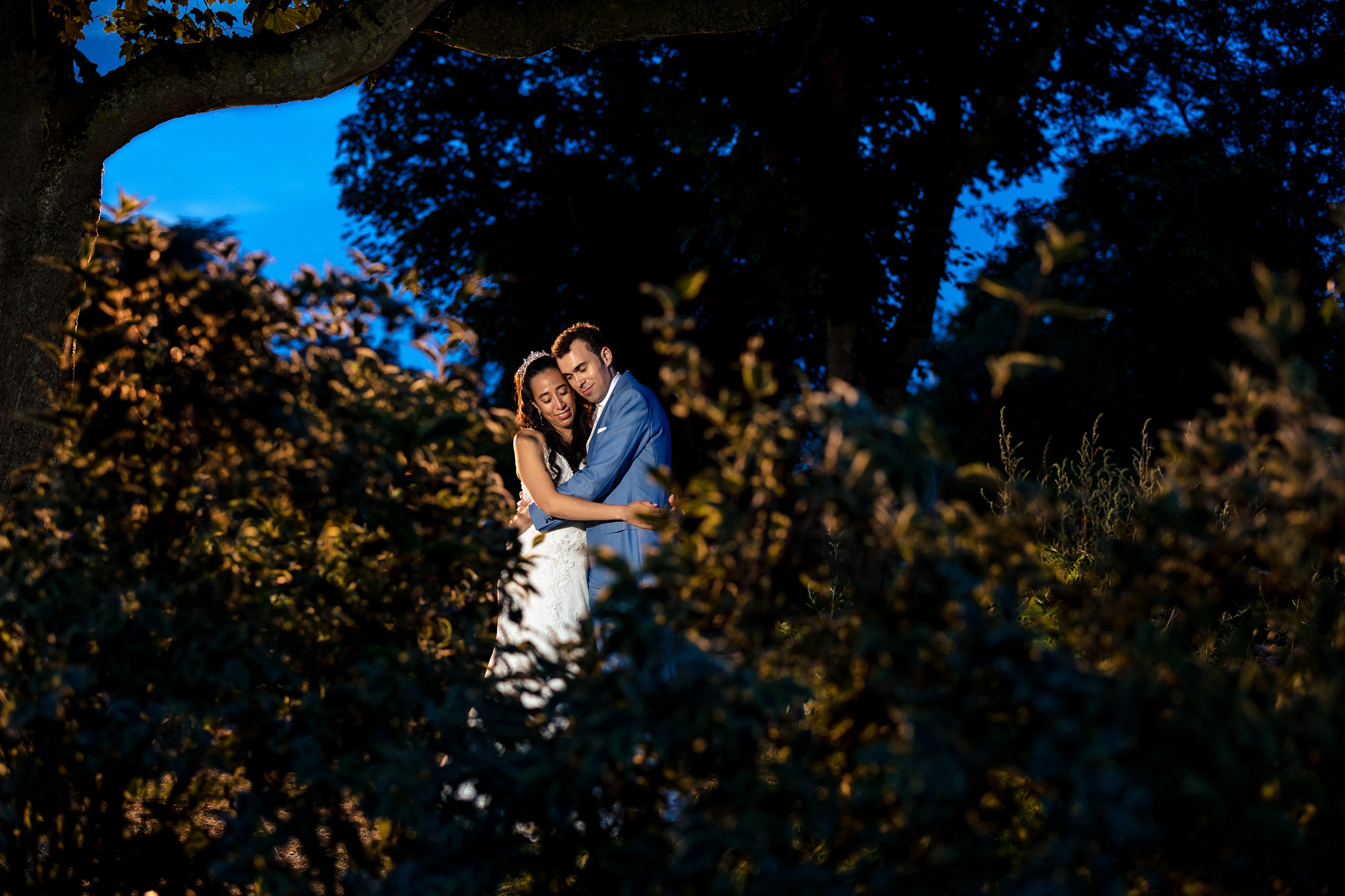 Creatieve avond fotoshoot met bruidspaar in Amsterdam