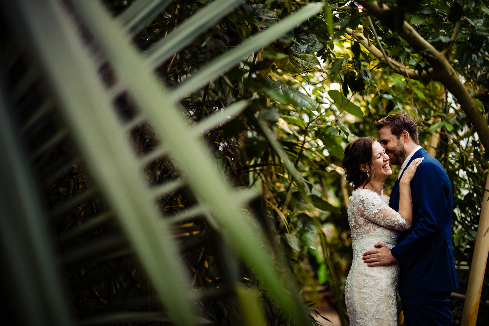 Trouwfotograaf Leiden botanische tuin binnen