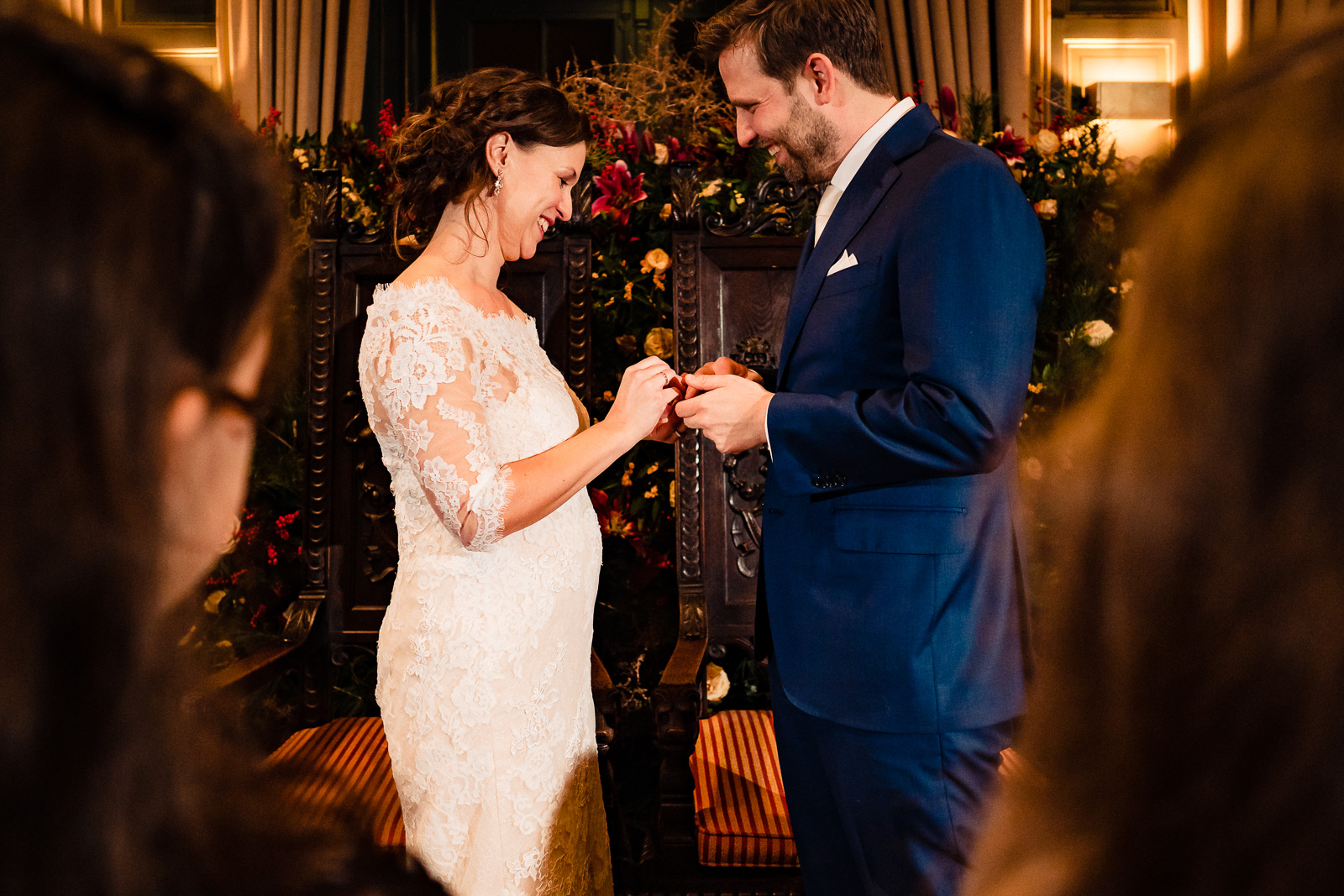 Trouwfotograaf Leiden trouwceremonie Wassenaar ring moment