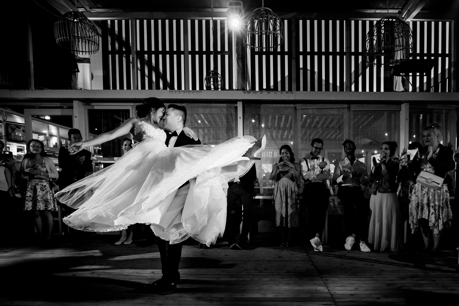 Eerste dans Chinees bruidspaar in Den Haag door bruidsfotograaf Paco van Leeuwen