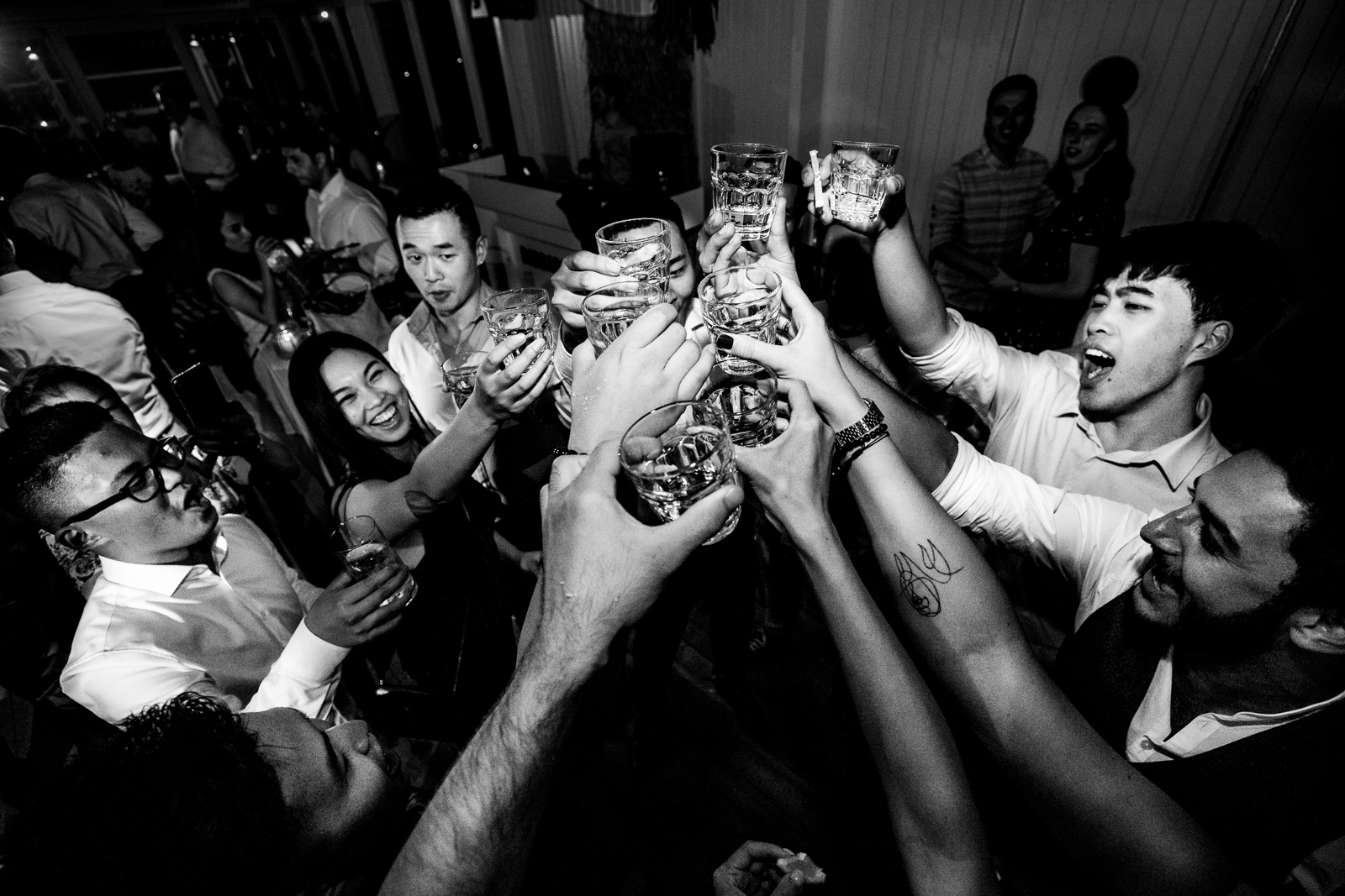 Chinees huwelijksfeest aan het strand door bruidsfotograaf Den Haag