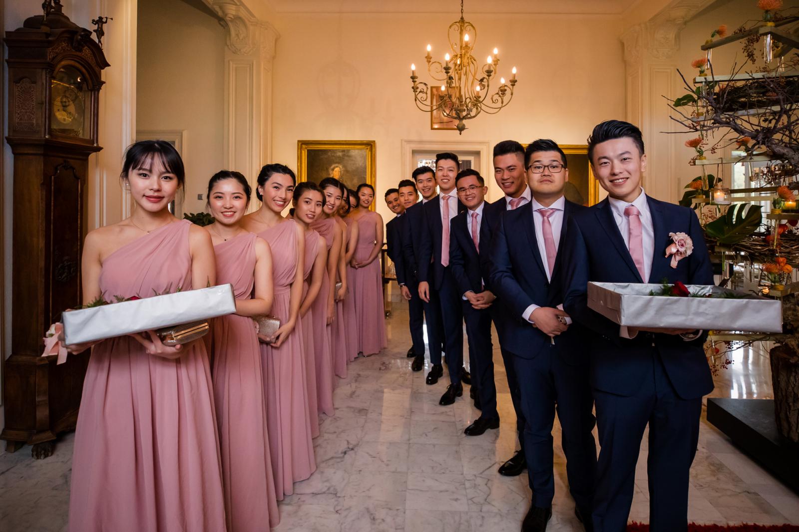 Warm onthaal bruids personeel chinese bruiloft