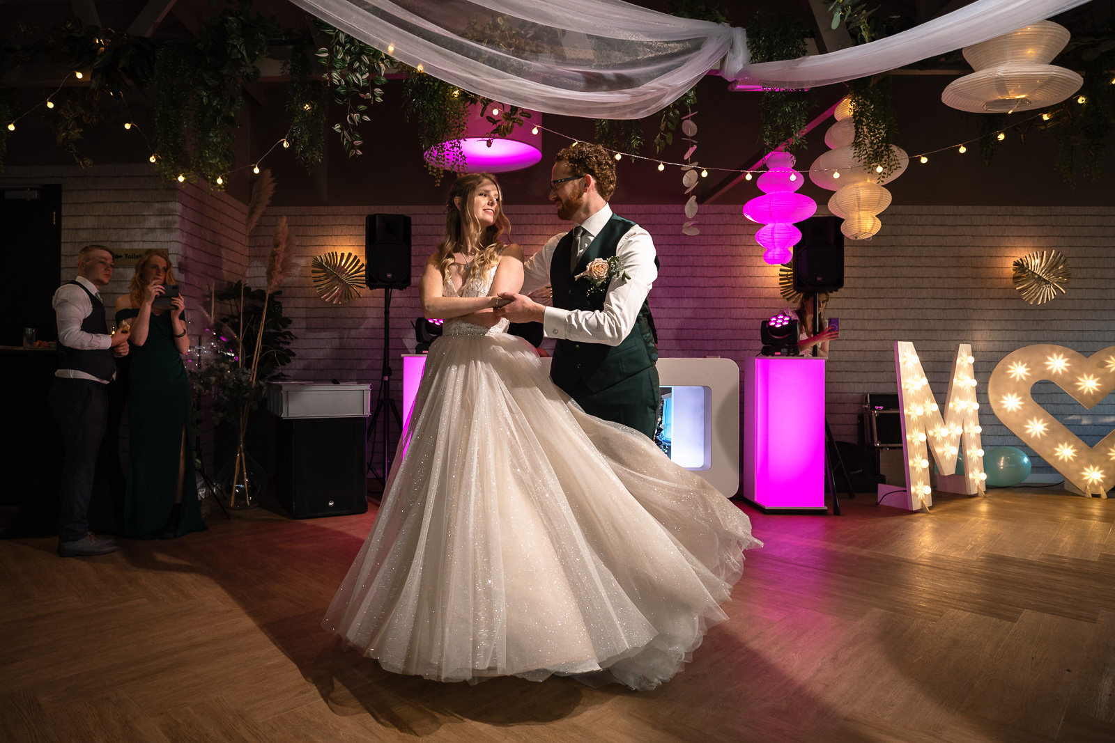 Eerste dans bruidspaar Trouwfotograaf De Duinrand Oostvoorde