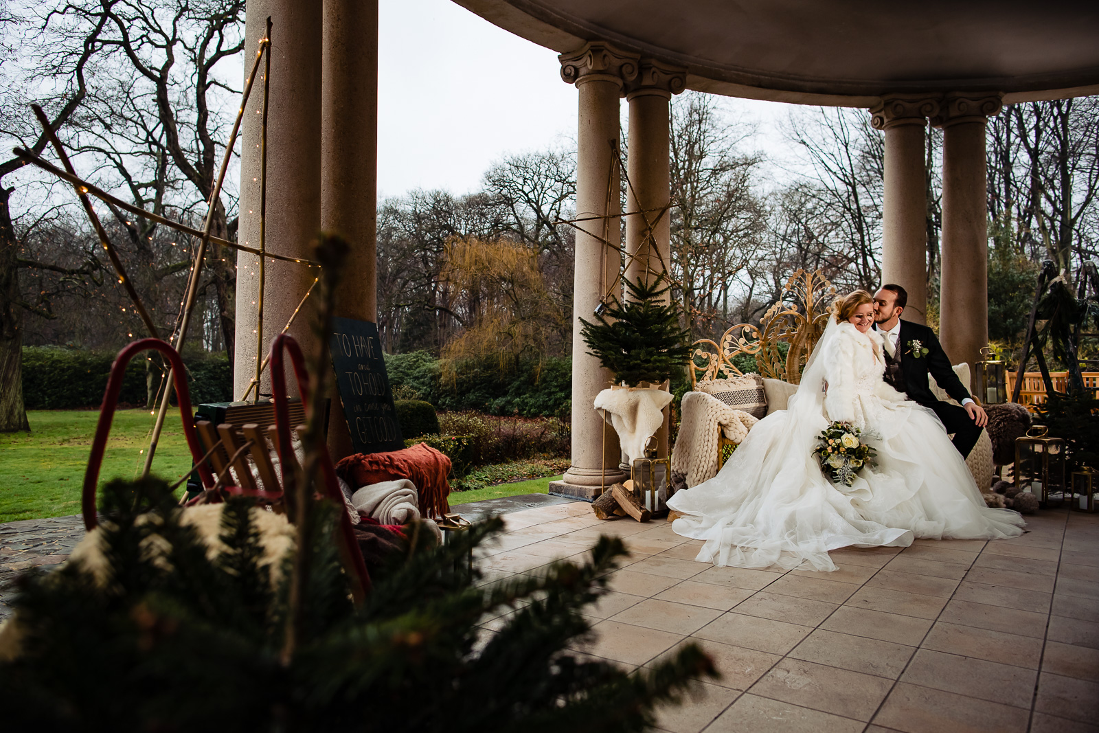 bruidspaar gefotografeerd door Trouwfotograaf Wolvenbos