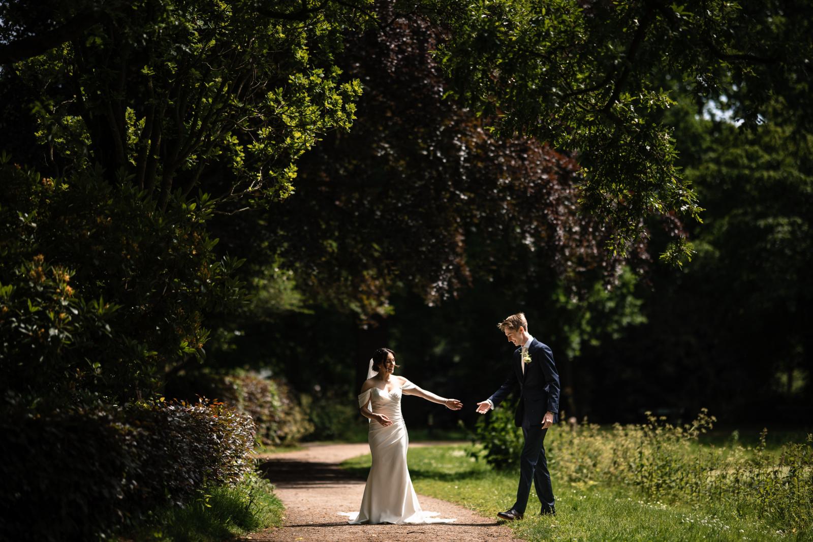 Foto sessie bruidspaar bij Central Park Voorburg