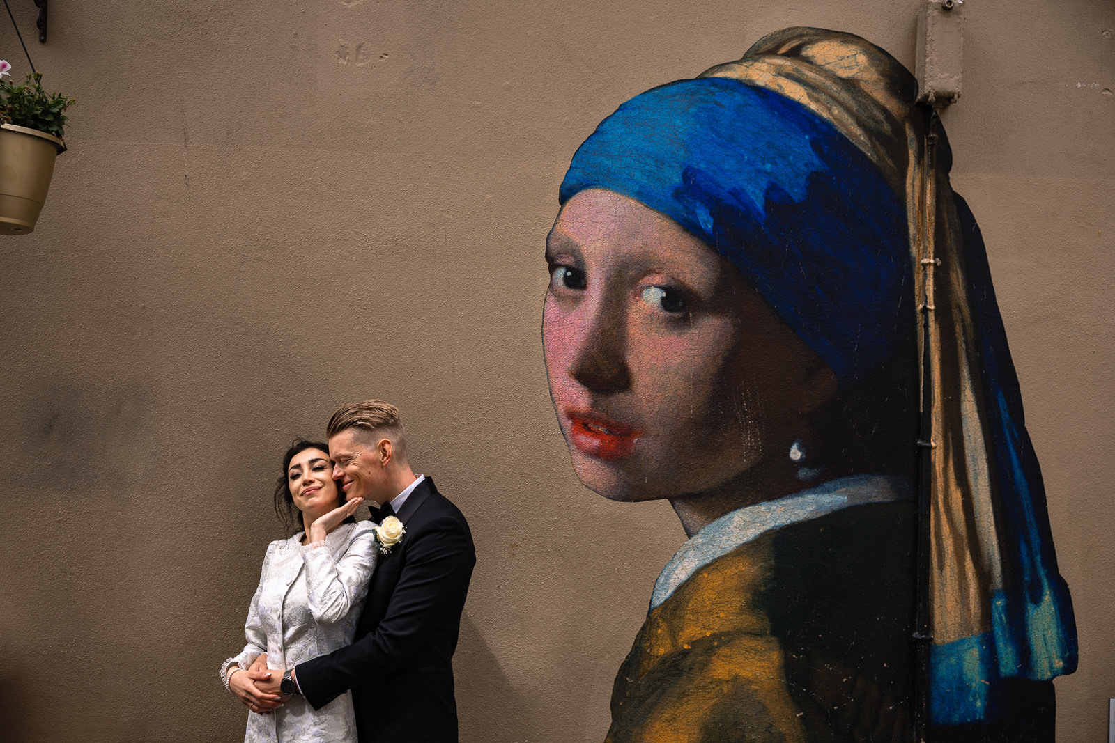 Bride and groom at lady with the pearl earring Wedding photographer The Hague 