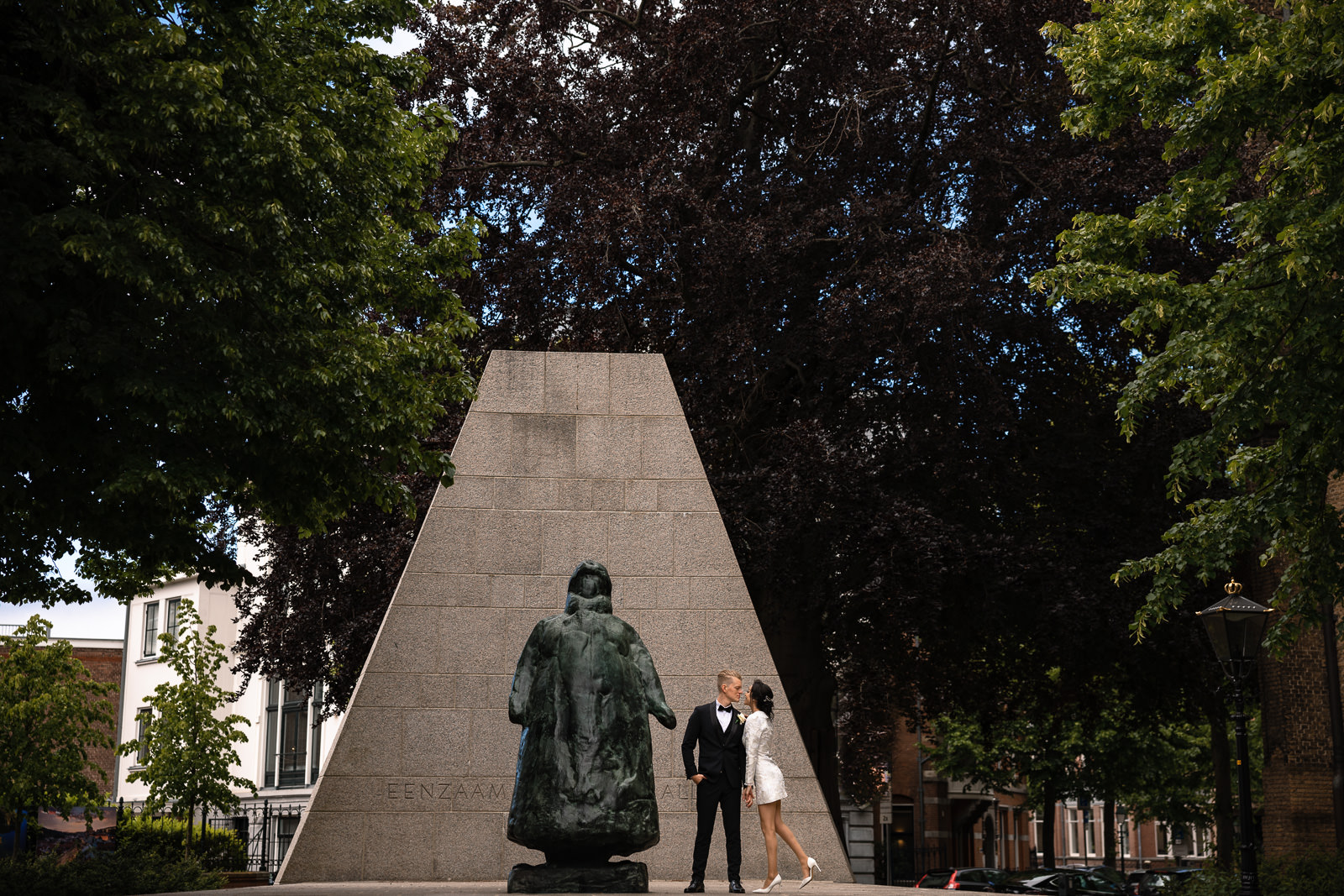 Bride and groom at a statue Wedding photographer The Hague 