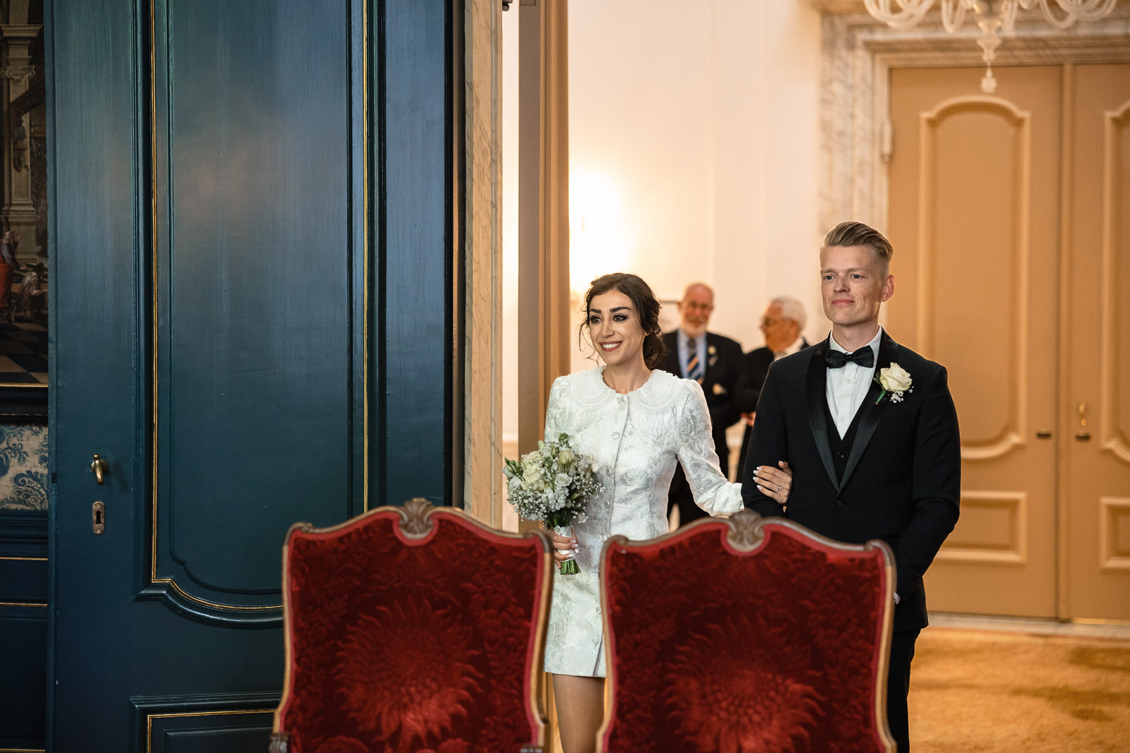 Bride and groom enter city hall for their ceremony Wedding photographer The Hague 