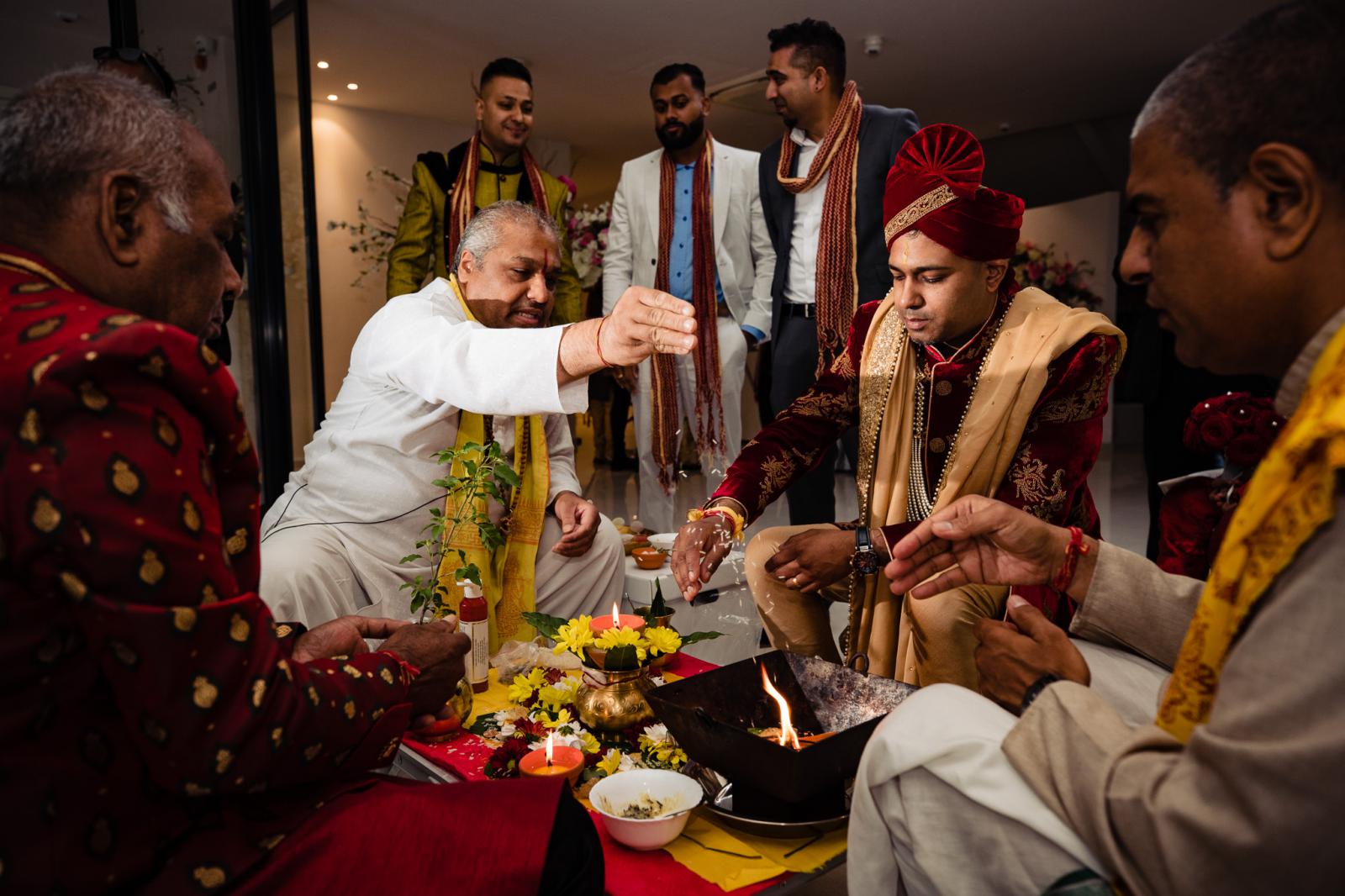 Traditionele hindoestaanse ceremonie bruidegom rey events almere